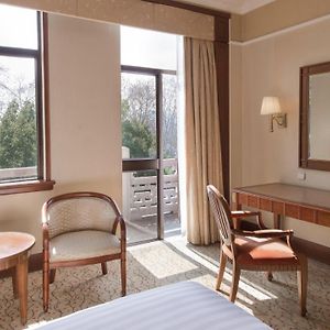 Lakeside King Bed Room